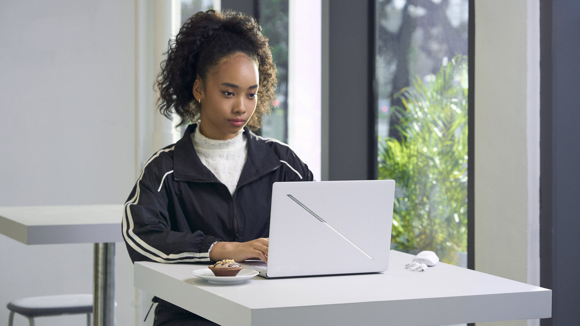 How do I approach a scholarship essay with strong storytelling